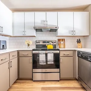  Apartment Modern And Spacious Apartment- Gym, Wifi, Free Parking United States