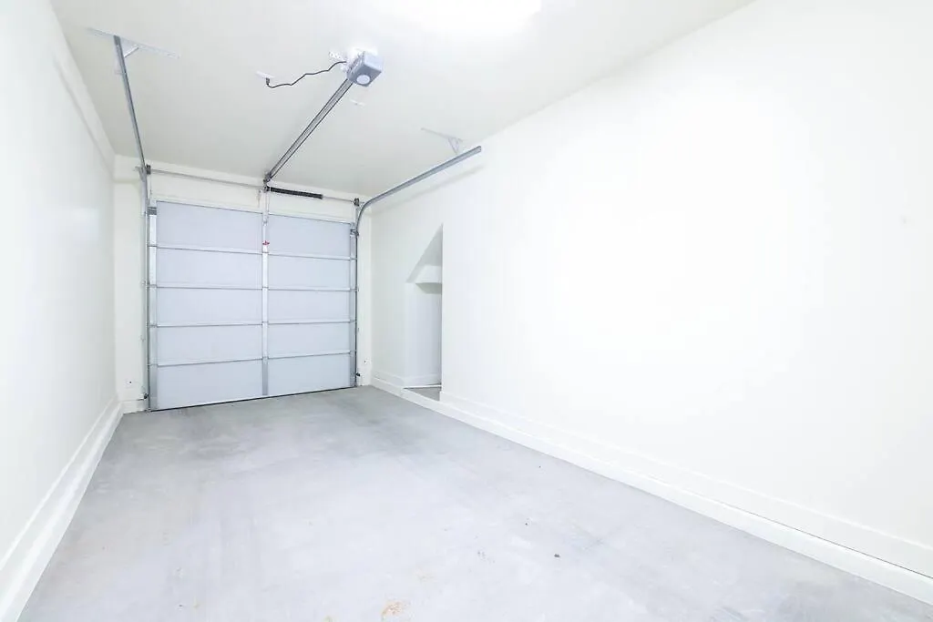 Bright & Spacious Home Sleeps 10 凤凰城 公寓
